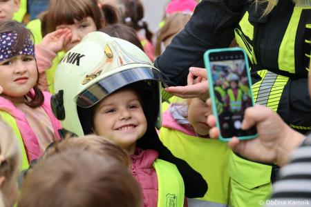 Otroci kamniških šol in vrtcev rajali na Glavnem trgu in se učili o trajnostni mobilnosti (43)